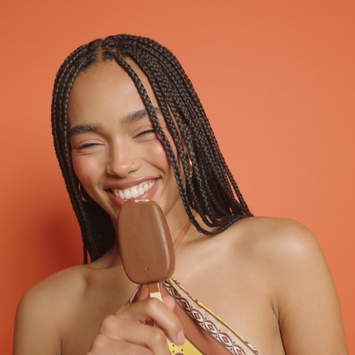 Haagen Dazs® Vanilla Milk Chocolate Ice Cream Bars Perspective: right