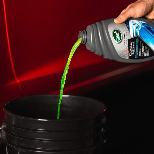 Turtle Wax Hybrid Solutions Ceramic Wash & Wax Perspective: right