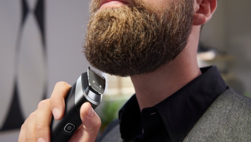 Philips Norelco Multi Grooming Set Perspective: right