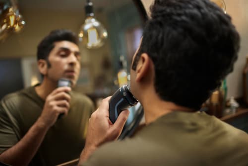 Philips Norelco 3600 Electric Shaver Perspective: right