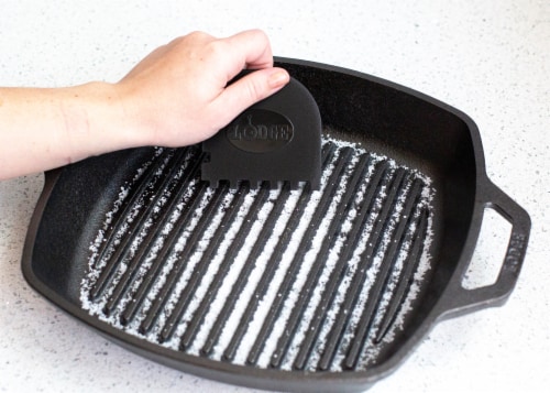Lodge Ribbed Pan Scraper Combo Set Perspective: right