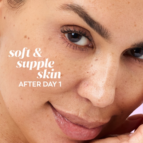 Olay Regenerist Retinol 24 Face Wash Perspective: right