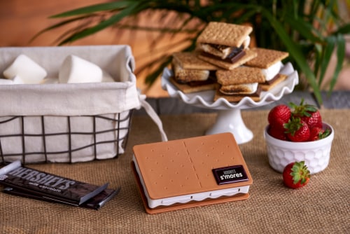 Hershey's S'mores Buddy Mess Free S'more Maker Perspective: right