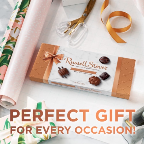 RUSSELL STOVER Assorted Milk & Dark Chocolate Gift Box Perspective: right