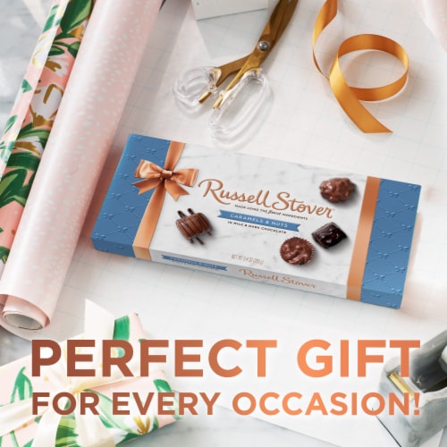 RUSSELL STOVER Caramels & Nuts in Milk & Dark Chocolate Gift Box Perspective: right