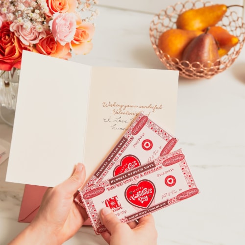 RUSSELL STOVER Valentine's Day One in a Billion Solid Milk Chocolate Candy Bar Perspective: right