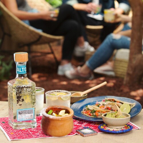 Olmeca Altos™ 100% Agave  Blanco Plata Tequila Perspective: right