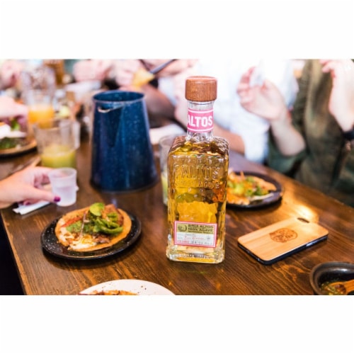 Olmeca Altos Reposado Tequila Perspective: right
