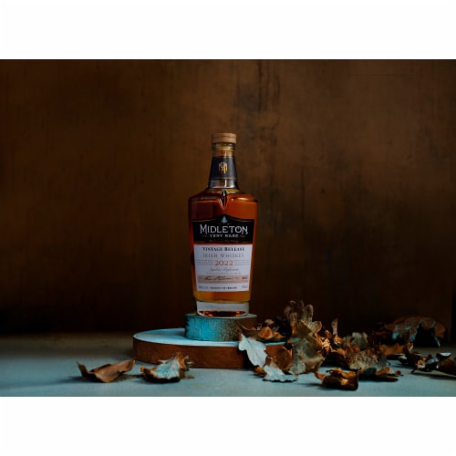 Midleton Very Rare 2022 Vintage Release Blended Irish Whiskey Perspective: right