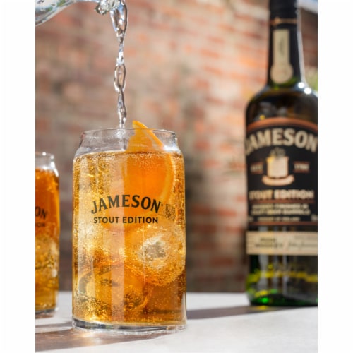 Jameson Caskmates Stout Edition Blended Irish Whiskey Perspective: right