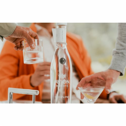 Avion Tequila Reserva Cristalino Perspective: right