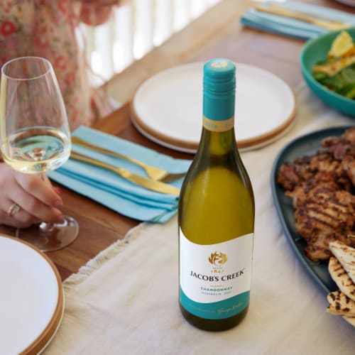 Jacob's Creek Chardonnay South Eastern Australian White Wine Perspective: right