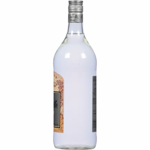 Castillo® Silver White Rum Perspective: right