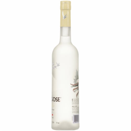 Grey Goose La Vanille Vodka Perspective: right