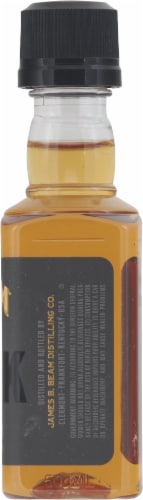 Jim Beam Kentucky Straight Bourbon Whiskey Perspective: right