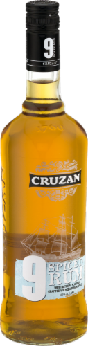 Cruzan 9 Spiced Dark Rum Perspective: right