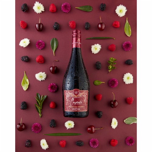 Cupcake Vineyards Signature Sweets Sweet Red Moscato Italy Wine Perspective: right