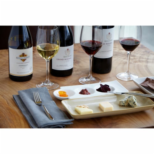 Kendall-Jackson® Grand Reserve Pinot Noir Red Wine Perspective: right