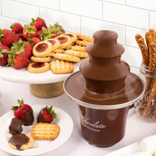 Nostalgia 3-Tier Chocolate Fondue Fountain Perspective: right