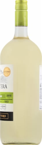 Frontera Sauvignon Blanc Perspective: right