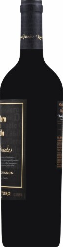 Concha y Toro Casillero del Diable Cabernet Sauvignon Chile Red Wine Perspective: right
