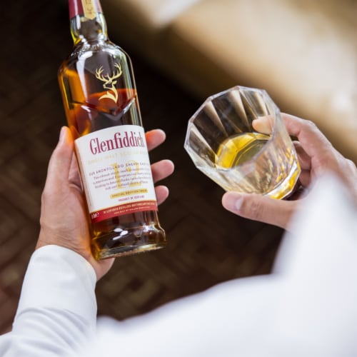 Glenfiddich® 12 Year Old Sherry Cask Single Malt Scotch Whisky Perspective: right