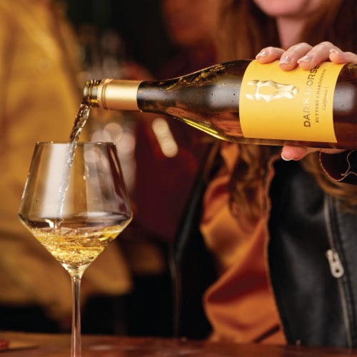 Dark Horse Buttery Chardonnay White Wine Perspective: right