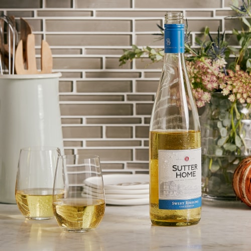 Sutter Home® Sweet Riesling White Wine Perspective: right