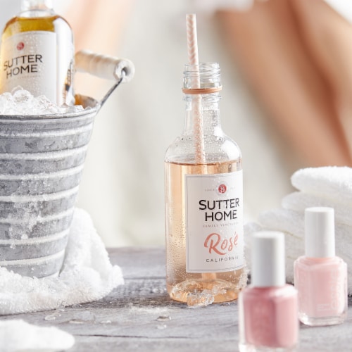 Sutter Home® Rose Wine Perspective: right