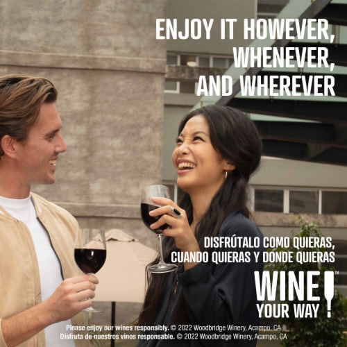 Woodbridge Cabernet Sauvignon Red Wine Perspective: right