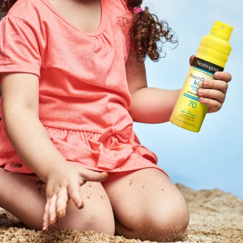 Neutrogena Beach Defense Kid Sunscreen Spray Broad Spectrum SPF 70 Water Resistant Perspective: right