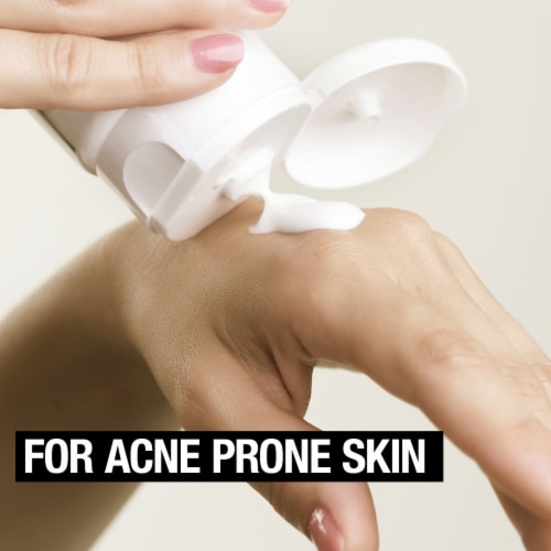 Neutrogena Clear Face Facial Sunscreen for Acne-Prone Skin SPF 30 Fragrance-Free Broad Spectrum Perspective: right