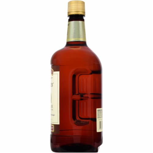 Seagram's VO Blended Canadian Whisky Perspective: right