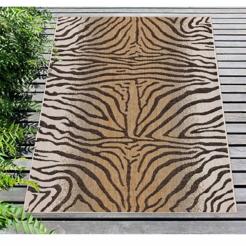 Liora Manne Carmel Indoor Outdoor Area Rug, Zebra Sand, 7 Ft 10 In x 9 Ft 10 In Perspective: right