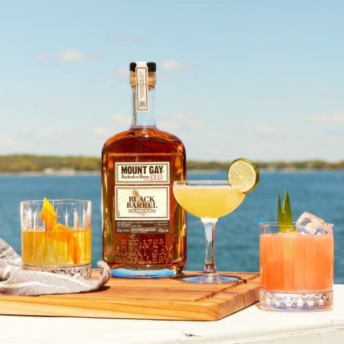 Mount Gay Black Barrel Double Cask Blend Rum Perspective: right