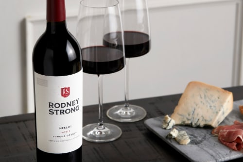 Rodney Strong Merlot Red Wine Perspective: right