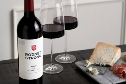 Rodney Strong Merlot Red Wine Perspective: right