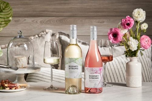 Rodney Strong Charlotte's Home Sauvignon Blanc White Wine Perspective: right