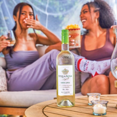 Stella Rosa Green Apple Italian Semi-Sweet White Wine Perspective: right
