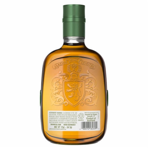 Buchanan's™ Select 15 Year Blended Malt Scotch Whisky Perspective: right
