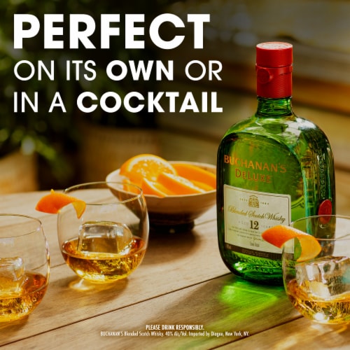 Buchanan's DeLuxe Aged 12 Years Blended Scotch Whisky Perspective: right