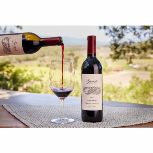 Silverado Vineyards Sauvignon Blanc California White Wine Perspective: right
