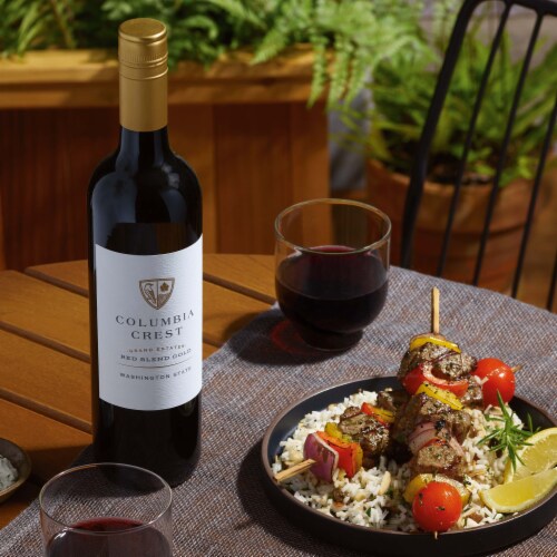 Columbia Crest Grand Estates Red Blend Gold Washington Red Wine Perspective: right