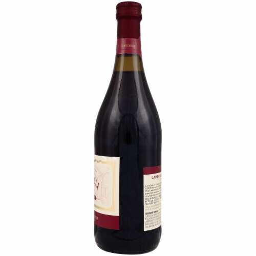 Cavicchioli Lambrusco Dolce Red Wine Perspective: right