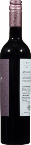 La Linda Malbec Red Wine Perspective: right