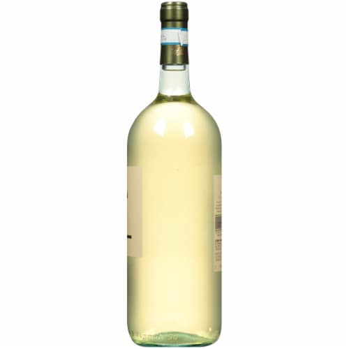 Bolla Soave Italy White Blend Wine Perspective: right