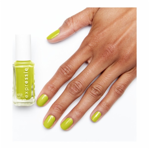 Essie Expressie Vegan Quick-Dry Nail Polish Main Character Moment Perspective: right