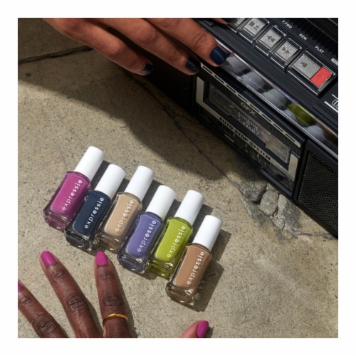 Essie Expressie Vegan Quick-Dry Nail Polish Never Skip A Beat Perspective: right