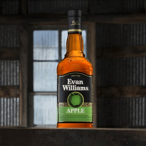 Evan Williams Apple Whiskey Liqueur Perspective: right
