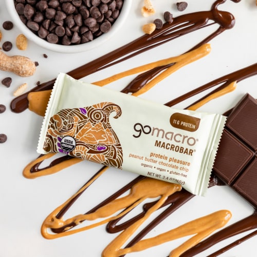 GoMacro® MacroBar® Peanut Butter Chocolate Chip Protein Bar Perspective: right